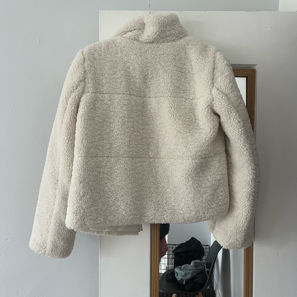 Levi’s Breanna white puffer jacket, size medium, shearling texture - Picture 6 of 6